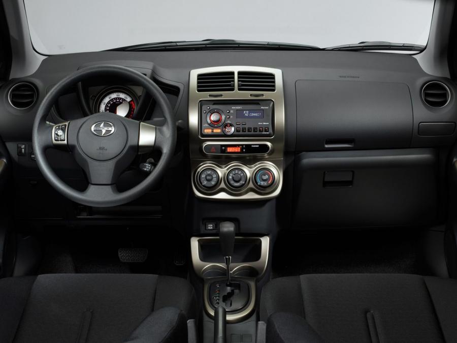 Торпедо Scion xD Two-Tone 2012 года  (фото 3 из 5)